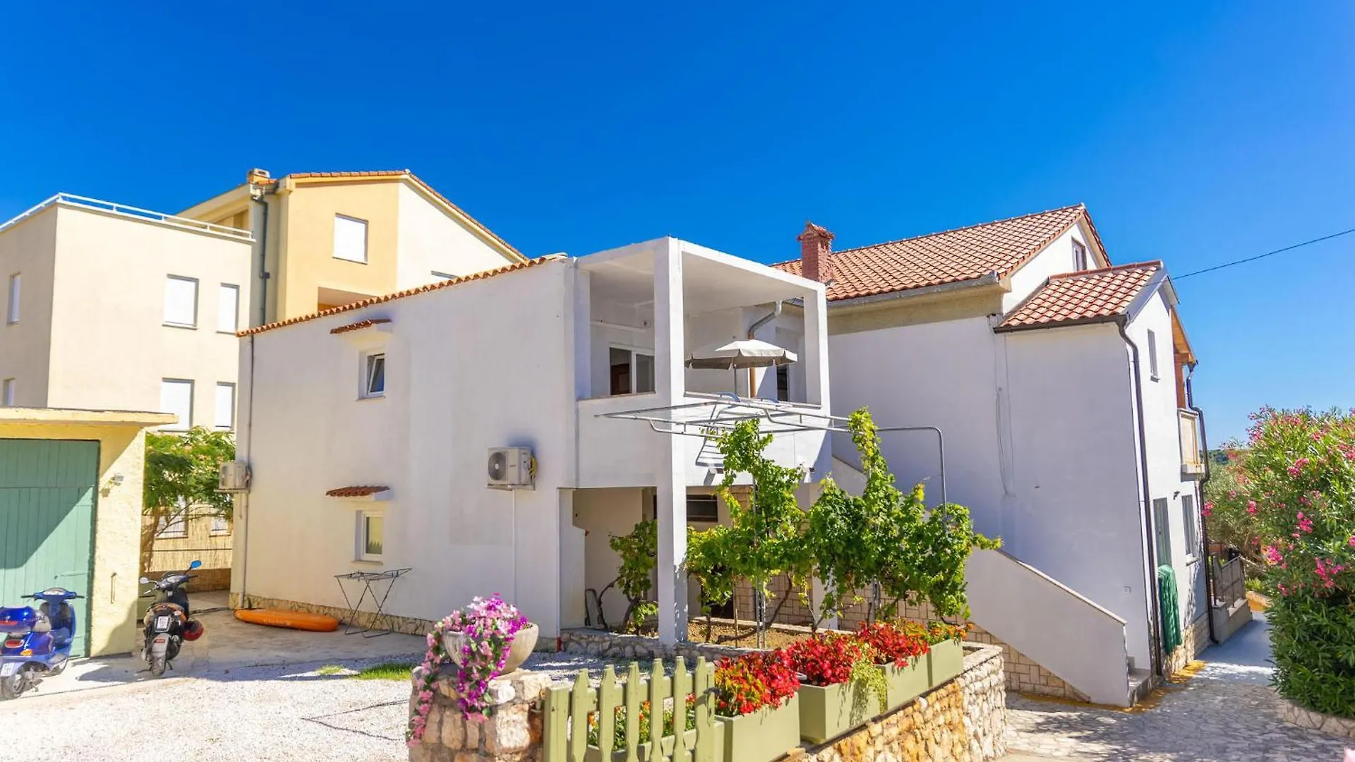 Lovely Apartment In Barbat Na Rabu With Kitchen