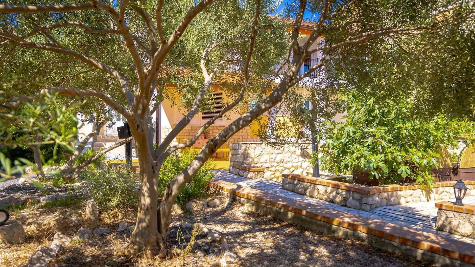 Lovely Apartment In Barbat Na Rabu With Kitchen