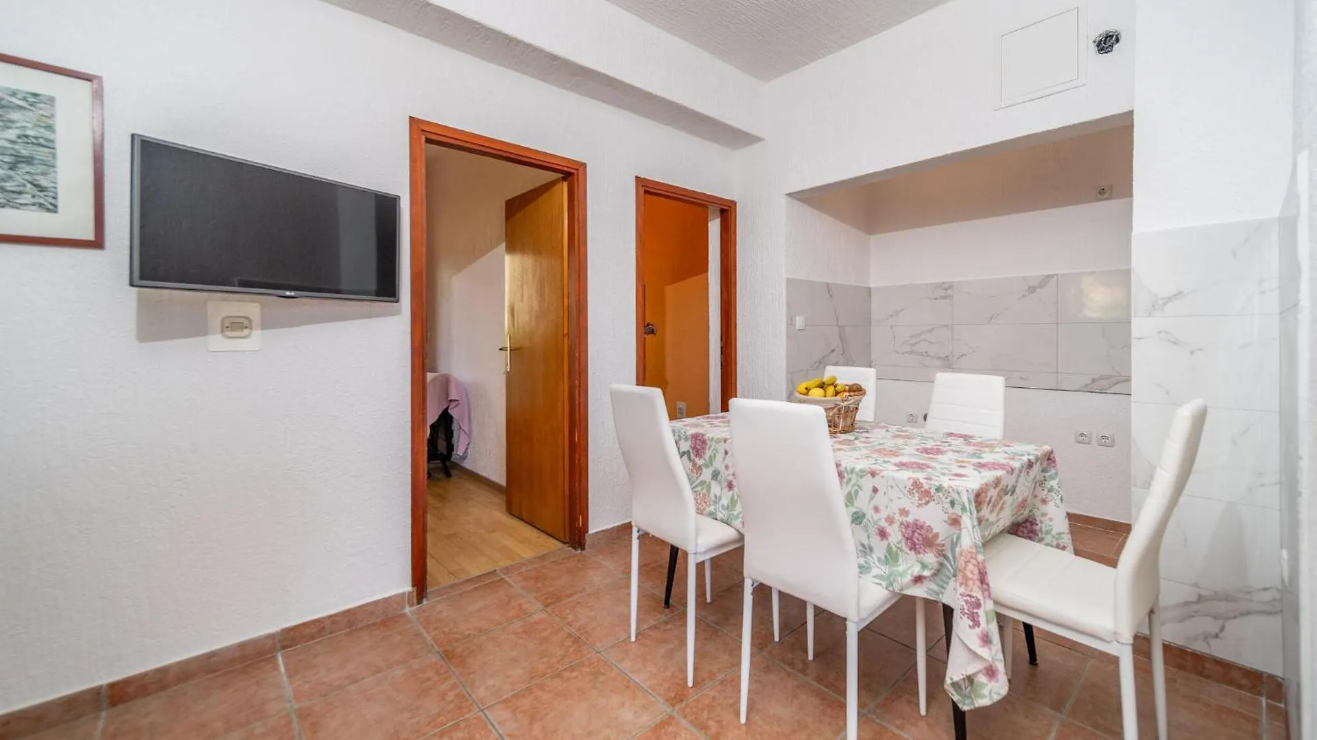 Lovely Apartment In Barbat Na Rabu With Kitchen